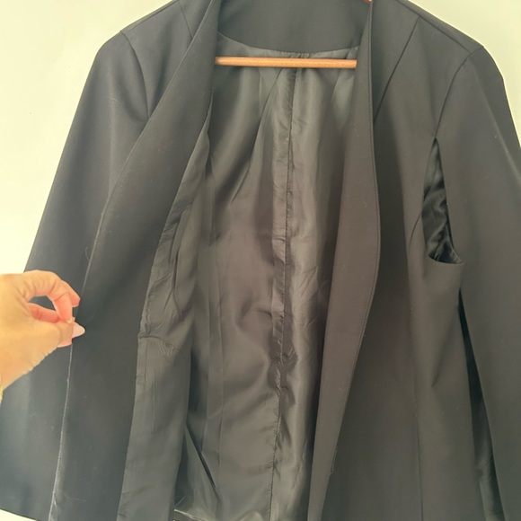 Elegant Black Women's Cape - Picture 8 of 9